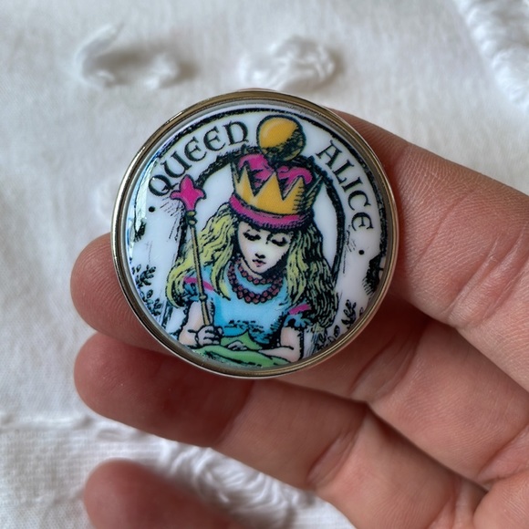 Tarina Tarantino rare Queen Alice in Wonderland adjustable ring Acid Alice - Picture 6 of 10